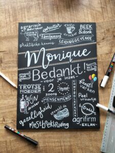 Een lief bedank krijtbord vol toepasselijke woorden. Voor de inzet als leidinggevende.